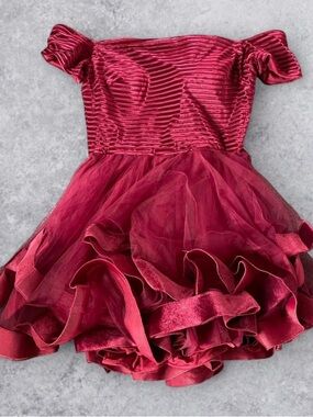 La Femme Red Off Shoulder Prom Dress Size 12 Flare Tulle Formal Short Velvet